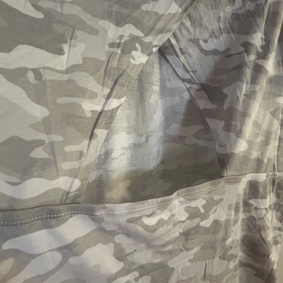 Torrid Active Women's Gray Camo Performance Tee Short Sleeve Plus Size 3 - Picture 5 of 6